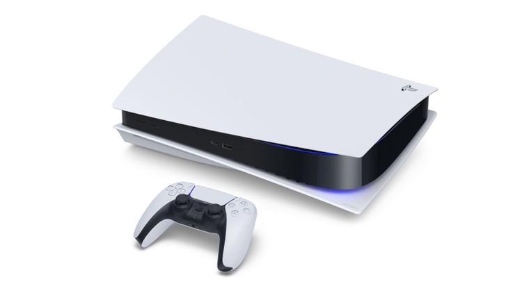 Konsumenckie PlayStation 5 pozuje do zdjęcia. Produkcja idzie pełną parą