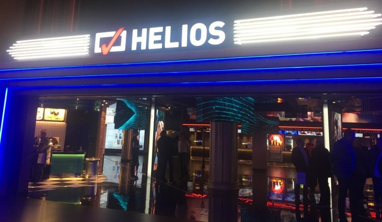 Sieć kin Helios wycofuje się z biletów dla zaszczepionych po fali hejtu