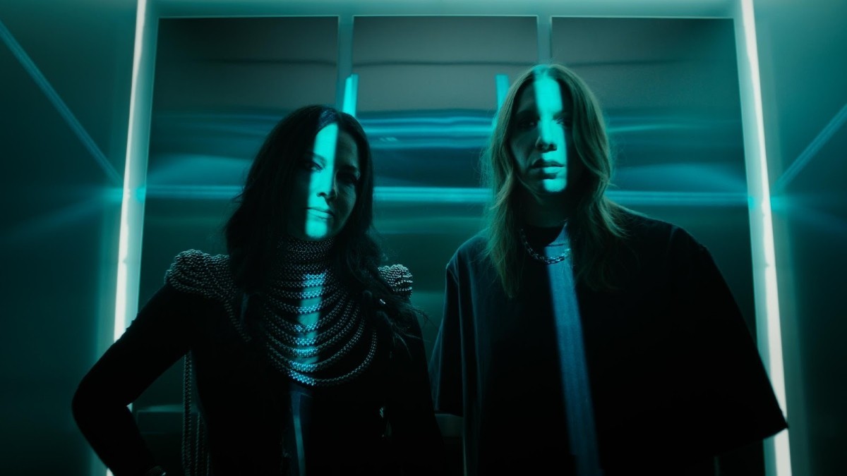 Evanescence i K.Flay prezentują teledysk do utworu "Fight Like A Girl". Debiut reżyserski Chada Stahelskiego