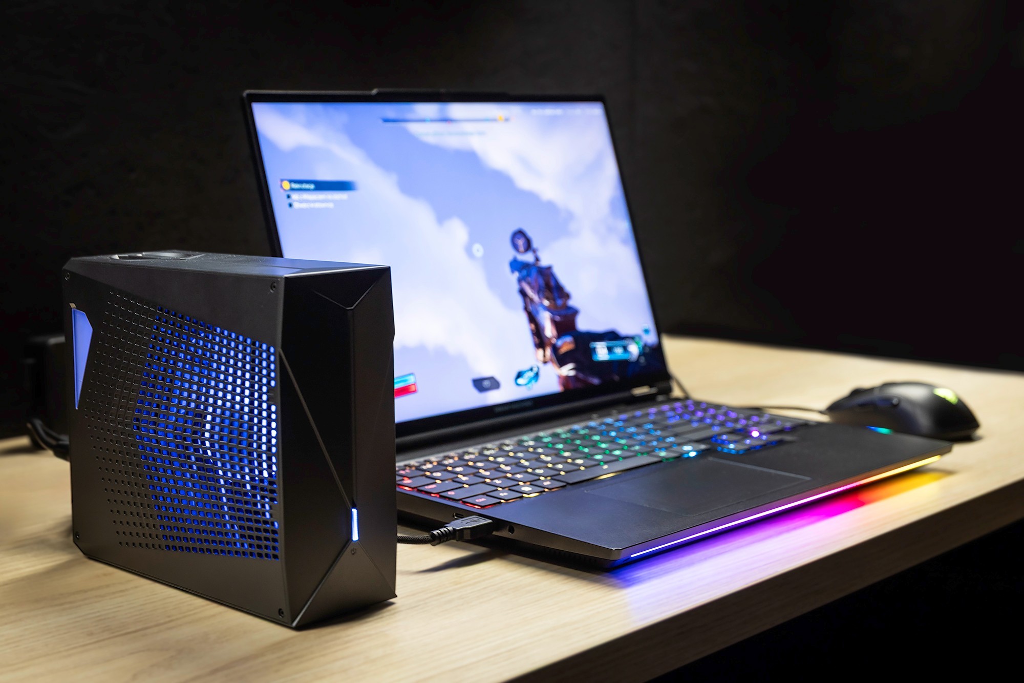 Dream Machines RT5090-16PL32 to gamingowy potwór wspierany cieczą!