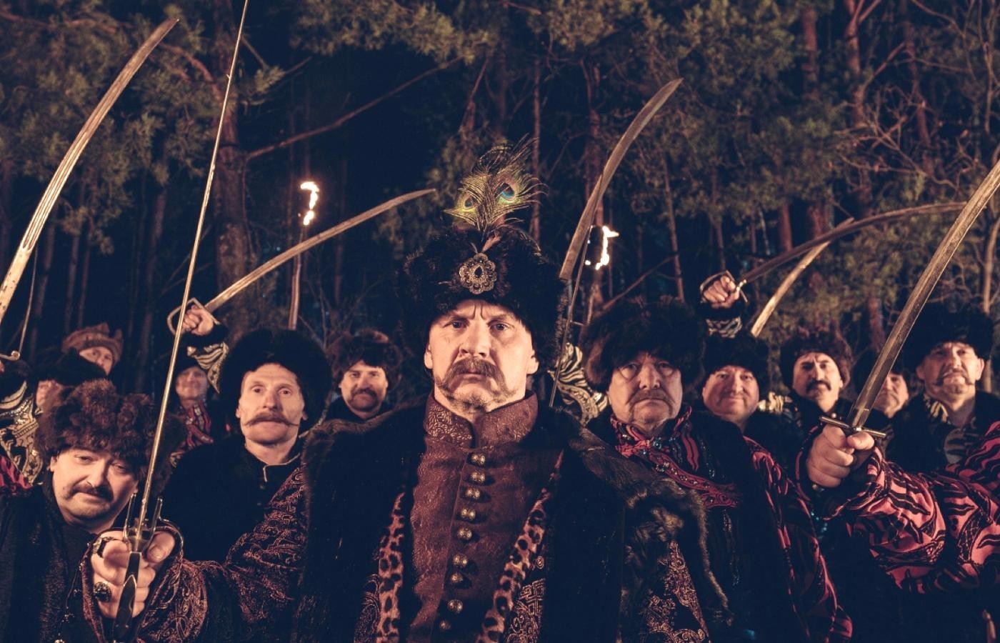 Netflix przypomina o polskim hicie. Zwiastun 2. sezonu serialu 1670 już dostępny