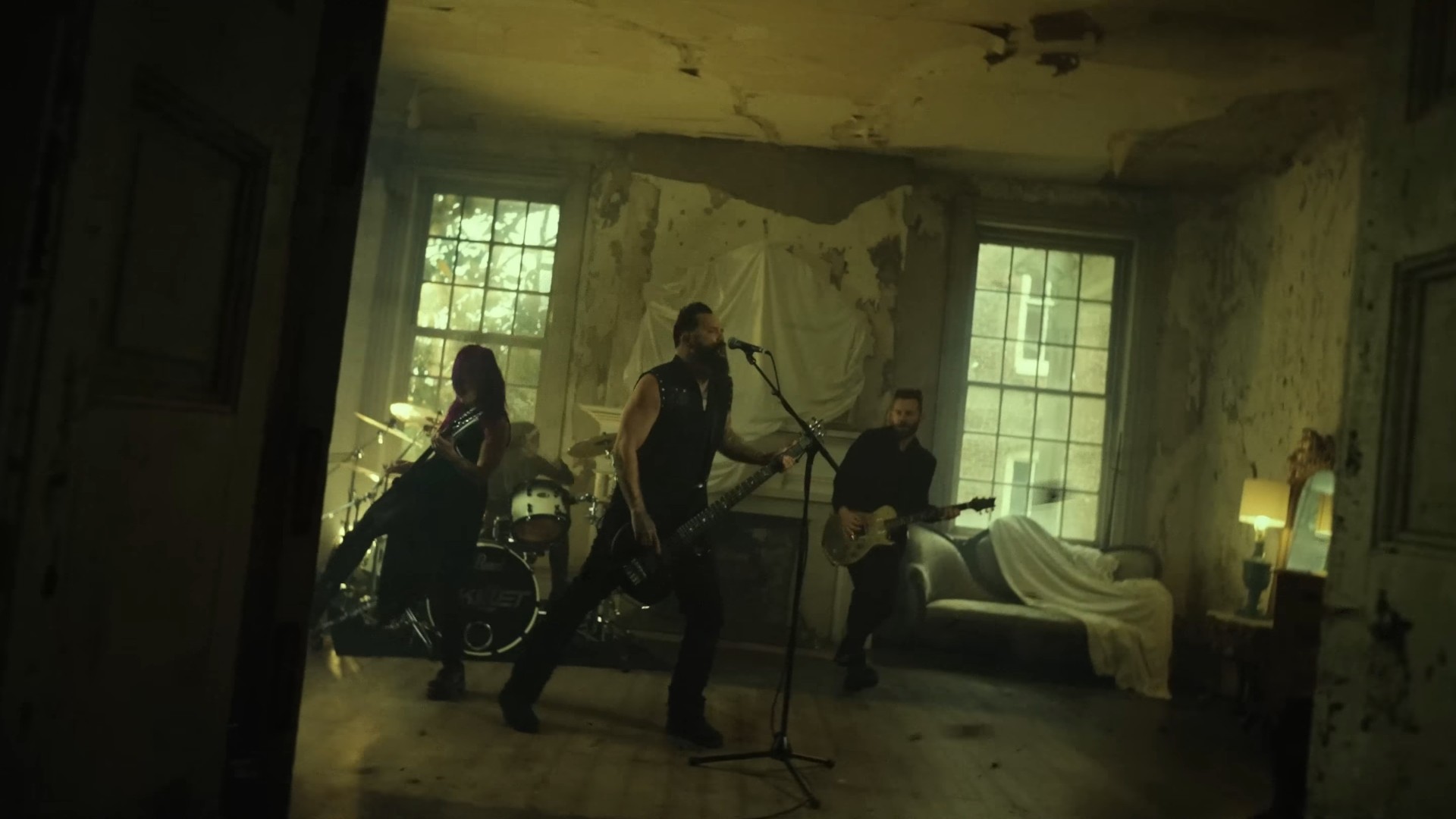 Skillet prezentuje teledysk do nowego singla Scream. Kultowy utwór Monster zalicza wspaniały kamień milowy