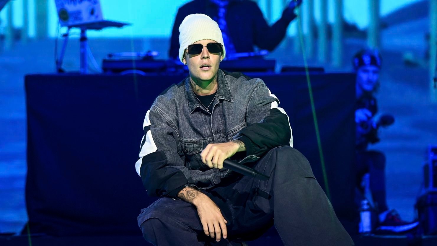 Justin Bieber zaskakuje fanów nowym albumem. Niespodziewana premiera "Swag"