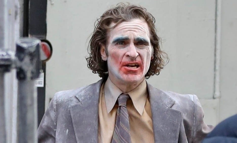 Joker 2 in a new image, Todd Phillips celebrates and shows the main character