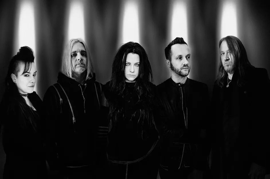Była gitarzystka Evanescence, Jen Majura, ogłasza odejście z branży muzycznej